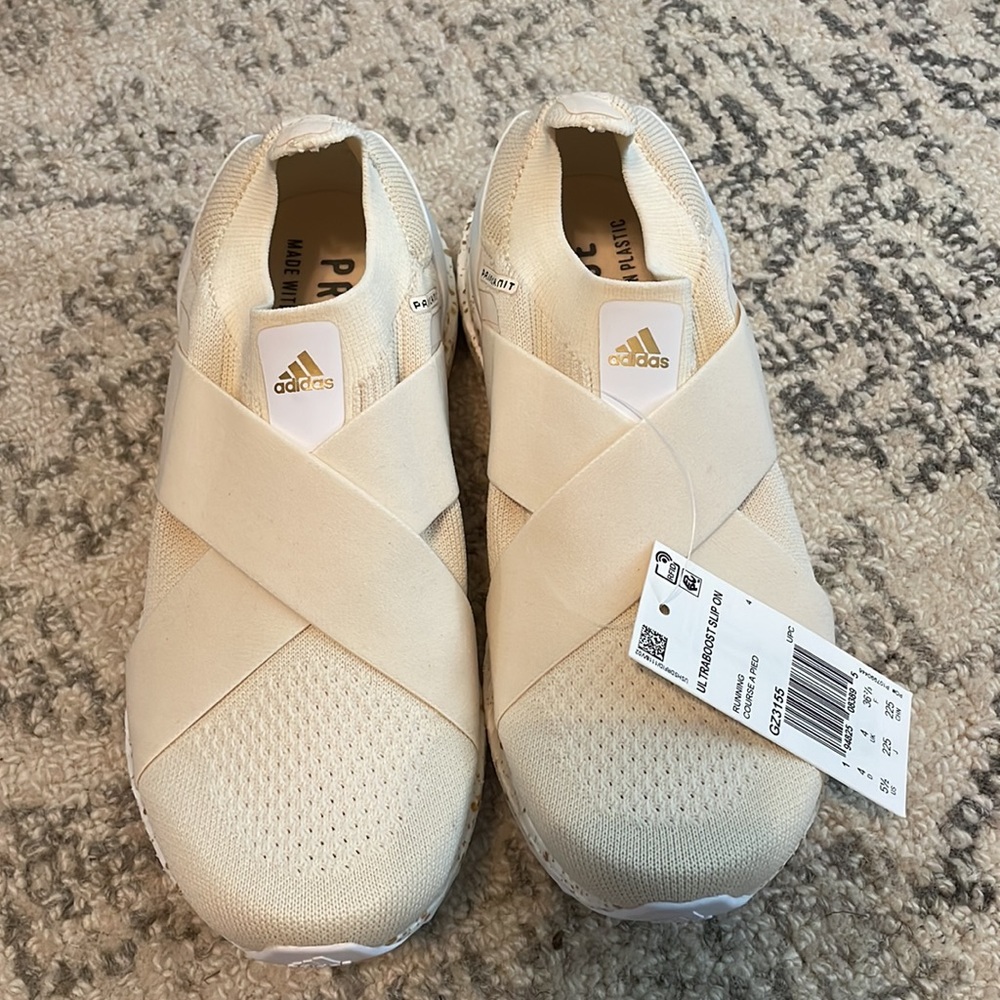 NWT Women’s Adidas Ultraboost Slip On DNA- Cream/White/Gold - Picture 3 of 5